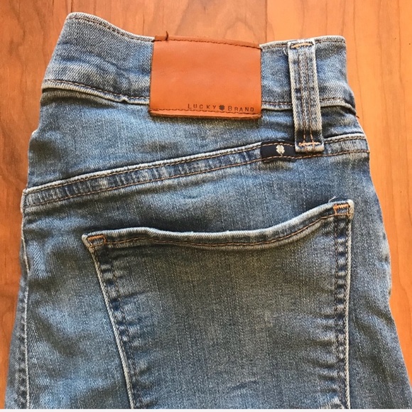 Lucky Brand distressed jeans - Picture 2 of 3